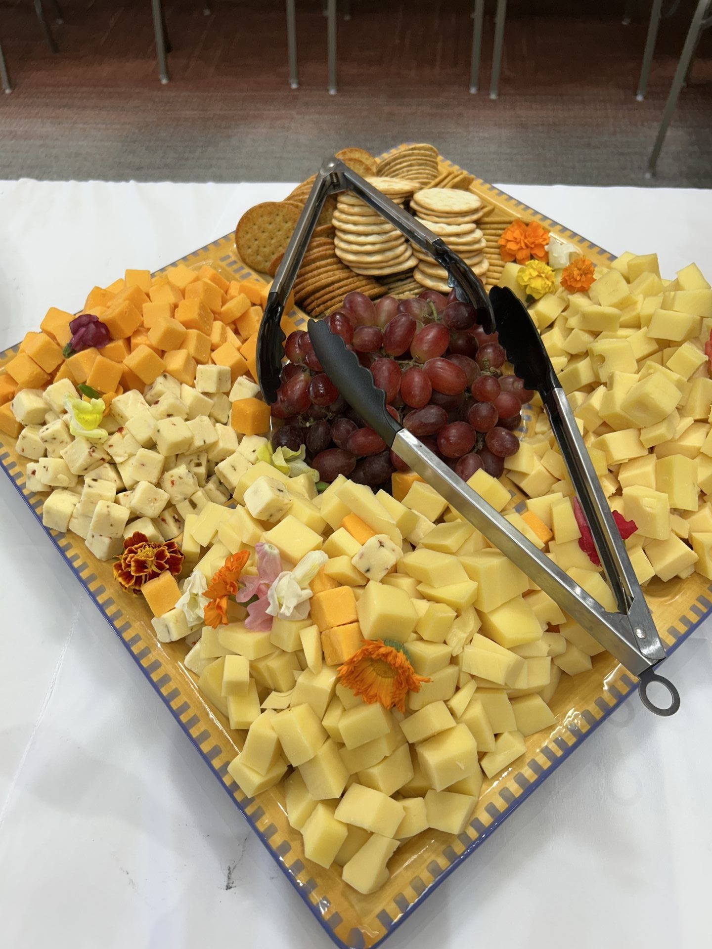 Cubed cheese tray arrangement